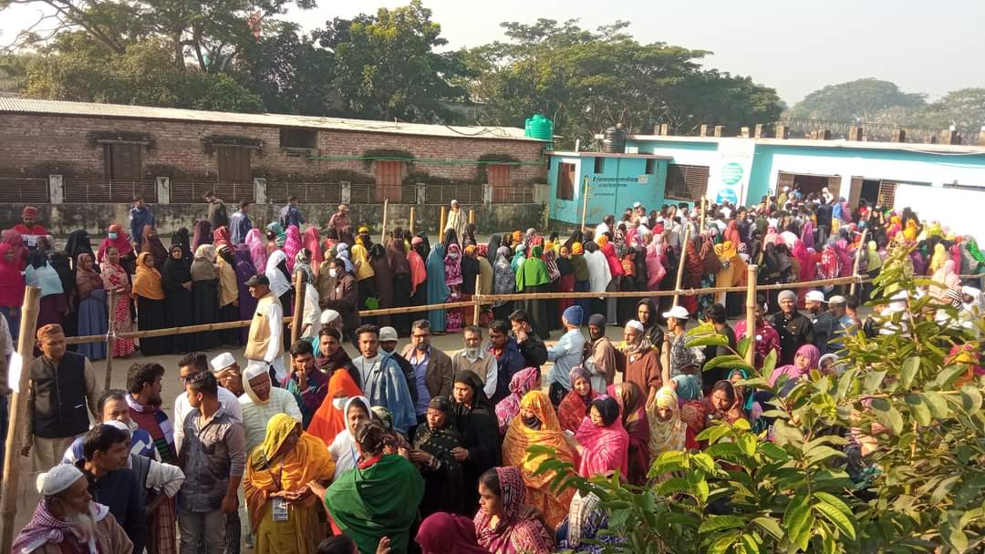 মাদারীপুরে বিপুল উৎসাহ ও উদ্দীপনার মধ্যে তৃতীয় ধাপে ভোট শুরু