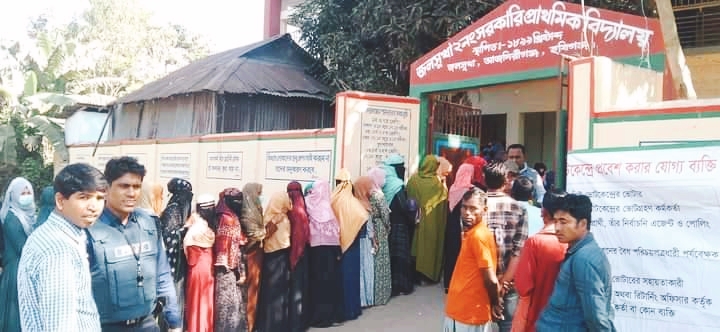 আজমিরীগঞ্জের জলসুখা ইউনিয়নে স্থগিত কেন্দ্রে ভোটগ্রহণ চলছে