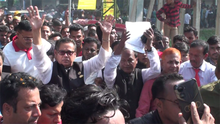 মাদারীপুরে নৌকার প্রার্থীর বিরুদ্ধে আচরণবিধি লঙ্ঘনের অভিযোগ
