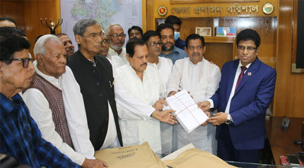 বরিশাল-৫: স্বতন্ত্র প্রার্থী হিসেবে সাদিকের মনোনয়নপত্র দাখিল