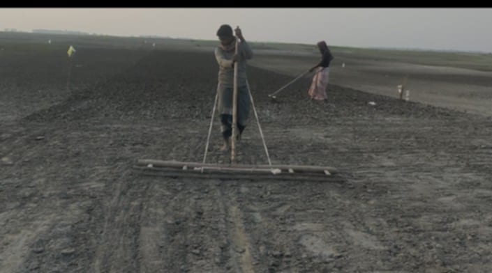 ভূঞাপুরে গরু না থাকায় মই টানছে মানুষ