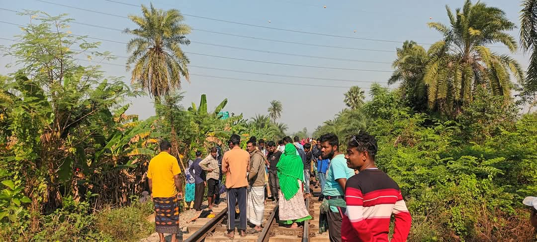 রাণীনগরে ট্রেনের নিচে কাটা পড়ে বাবা-মেয়ের মৃত্যু