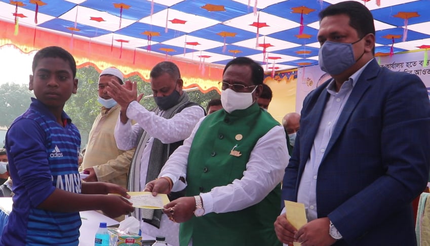 সরকার শিক্ষার আলো সর্বত্র পৌঁছে দিতে কাজ করছে: খাদ্যমন্ত্রী