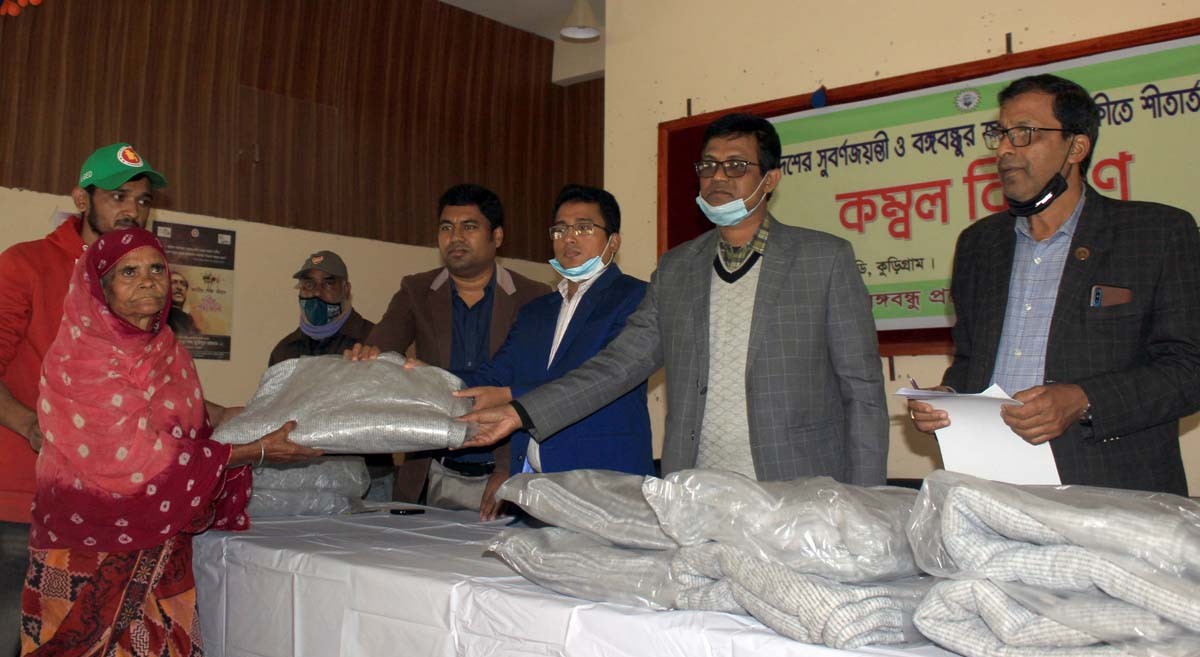 ভূরুঙ্গামারীতে কম্বল বিতরণ