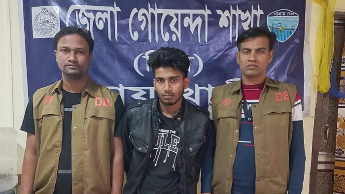 নোয়াখালীতে কিশোর গ্যাং লিডার শাকিল বাহিনীর প্রধান গ্রেপ্তার