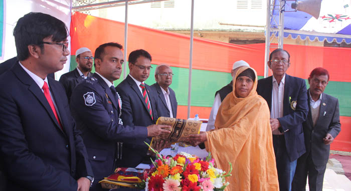 বিজয় দিবসে নওগাঁয় বীর মুক্তিযোদ্ধাদের সংবর্ধনা