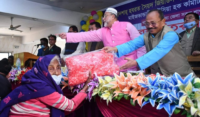 ৫শতাধিক  মানুষের মাঝে উষ্ণতা ছড়িয়ে দিল মাইজভাণ্ডারী ট্রাস্ট