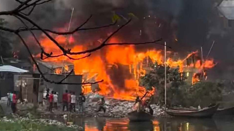 রাজধানীর কড়াইলে ভয়াবহ আগুন, নিয়ন্ত্রণে ৯টি ফায়ার সার্ভিস ইউনিট