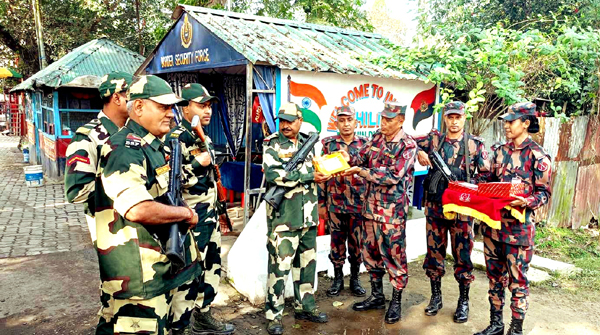 হিলিতে বিজিবি দিবসে বিএসএফকে মিষ্টি উপহার