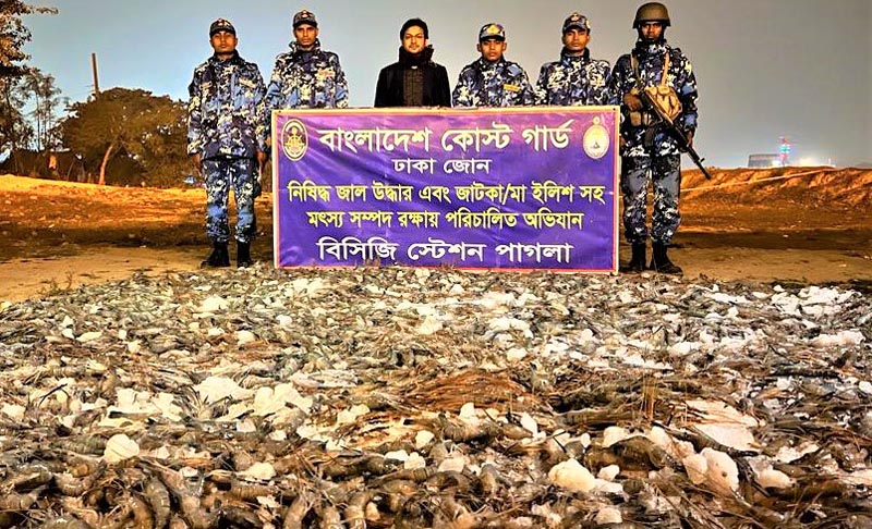 কোস্টগার্ডের অভিযানে ১২৫মন জেলিমিশ্রিত চিংড়ি জব্দ