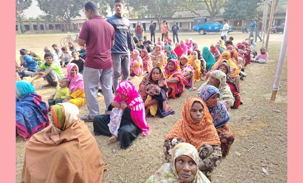 বালিয়াডাঙ্গী প্রেসক্লাবের উদ্যোগে শীতবস্ত্র বিতরণ