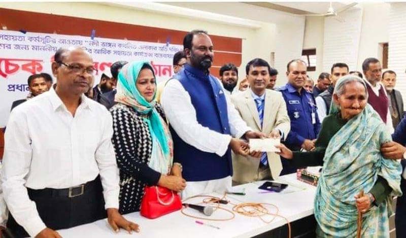 ভূঞাপুরে নদী ভাঙন কবলিতদের মাঝে চেক প্রদান