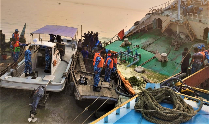 মেঘনায় ডুবে যাওয়া তেলবাহী জাহাজ উদ্ধার করল কোস্টগার্ড