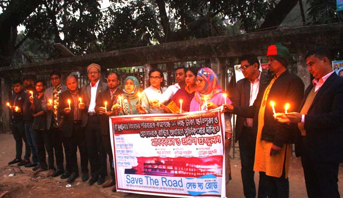 বরিশালের লঞ্চে নিহতদের স্মরণে প্রদীপ প্রজ্জ্বলন