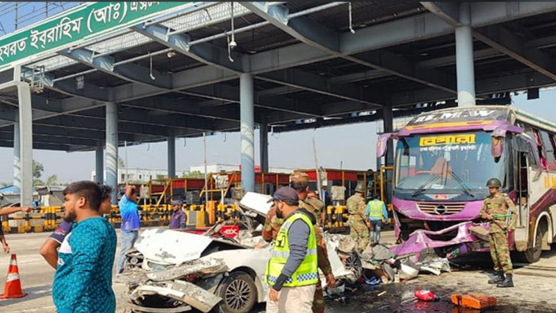 ঢাকা-মাওয়া এক্সপ্রেসওয়েতে সড়ক দুর্ঘটনায় ৫ জনের মৃত্যু